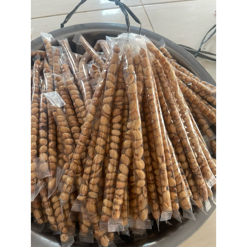 

Kacang Goreng Renyah Seribuan – 1 Ikat Isi 30 Bungkus | Snack Tradisional | Camilan Kriuk