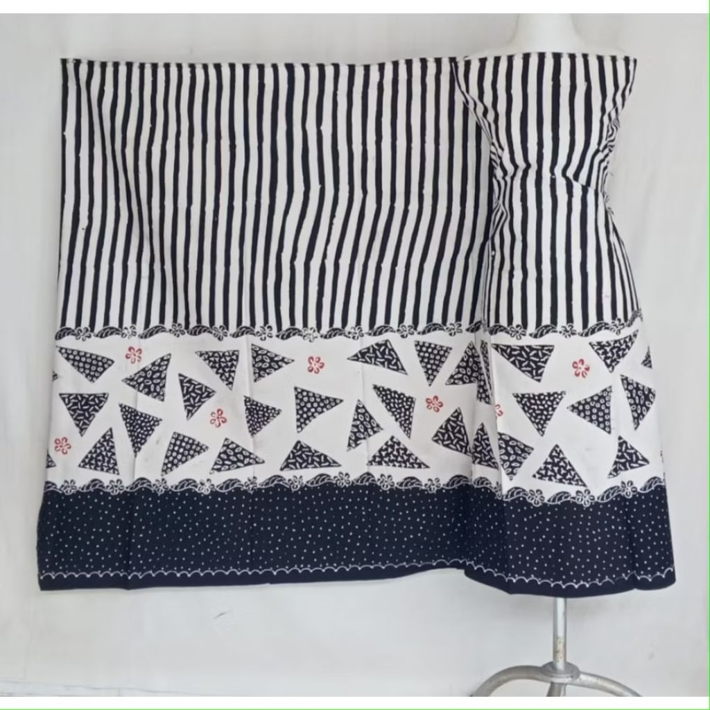 KAIN BATIK TULIS MADURA HITAM PUTIH