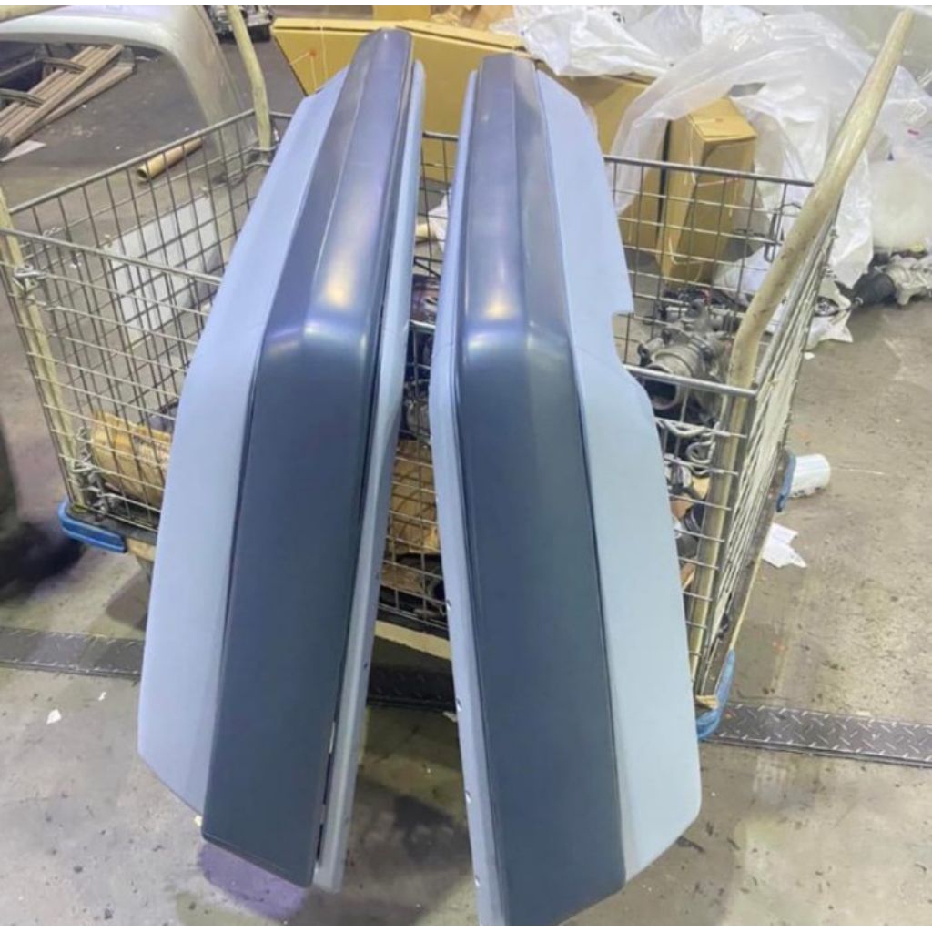 bumper belakang mobil mercy W124