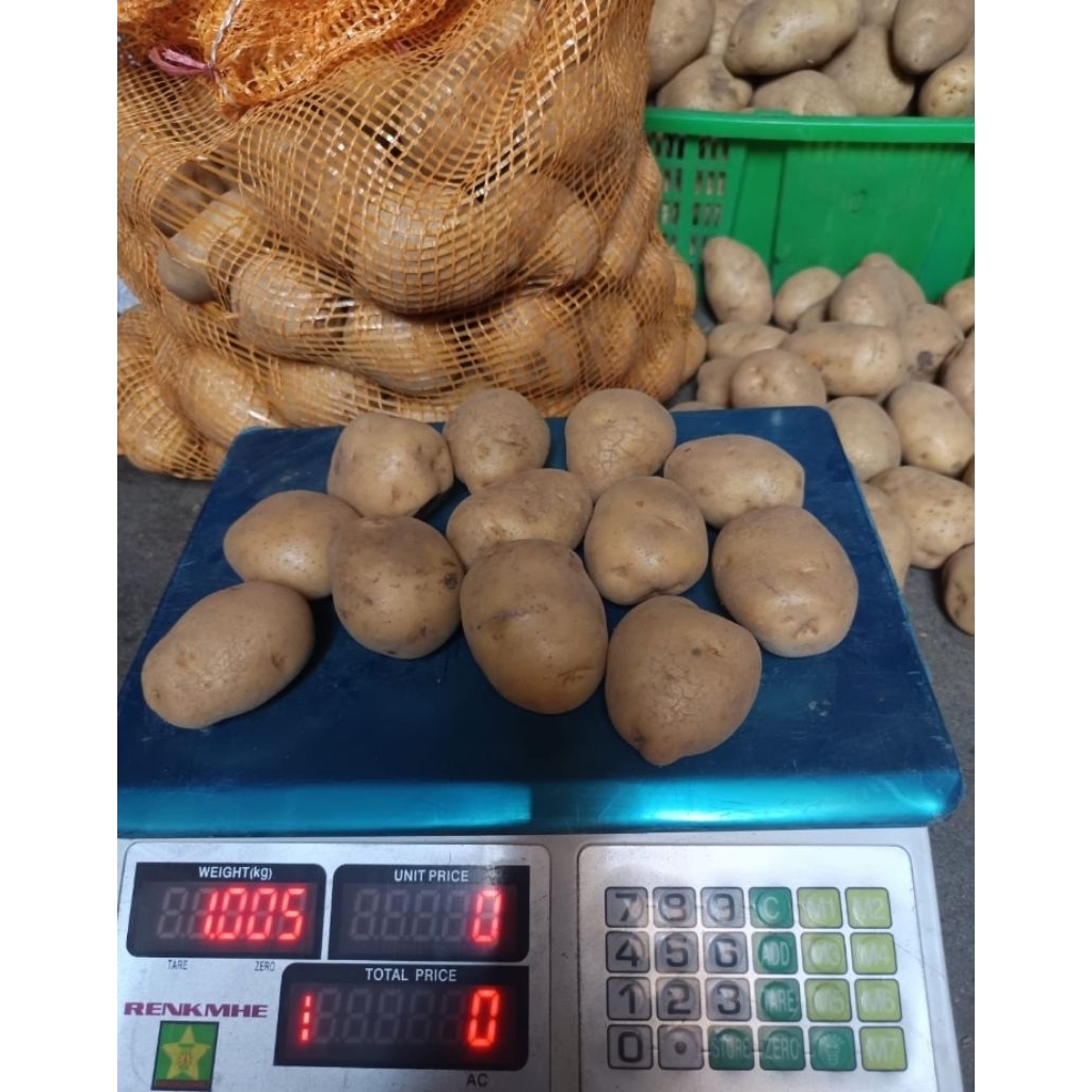 

kentang super Dieng / kentang wedges / kentang fresh siap masak/isi 12 biji/berat 85 gram per biji.