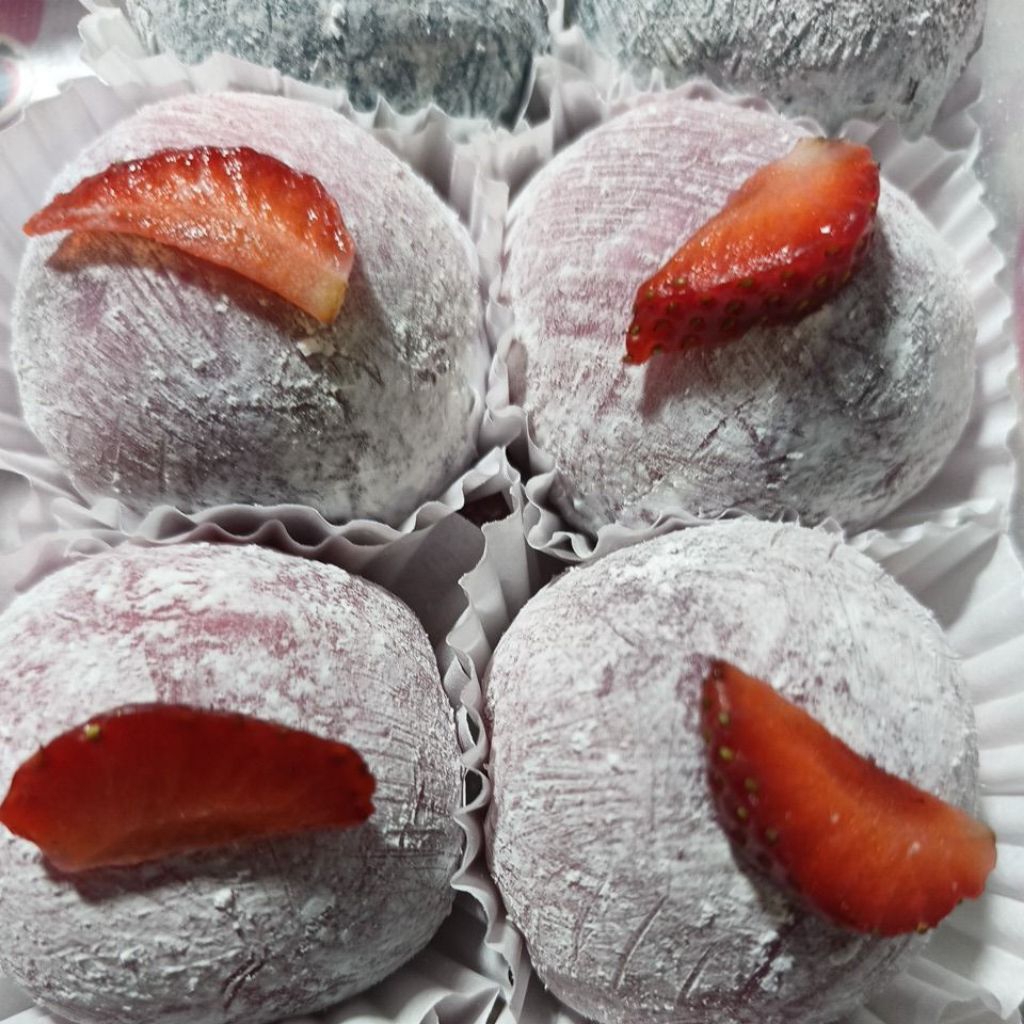 

mochi strawberry coklat 1pc