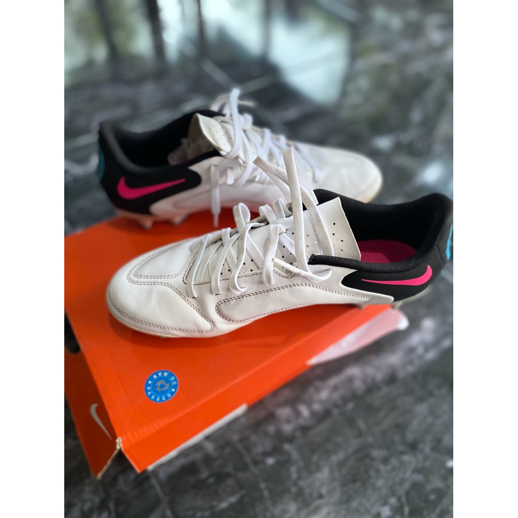 LIKE NEW,SEPATU SEPAK BOLA NIKE TIEMPO LEGEND 9 CLUB FG SIZE 41