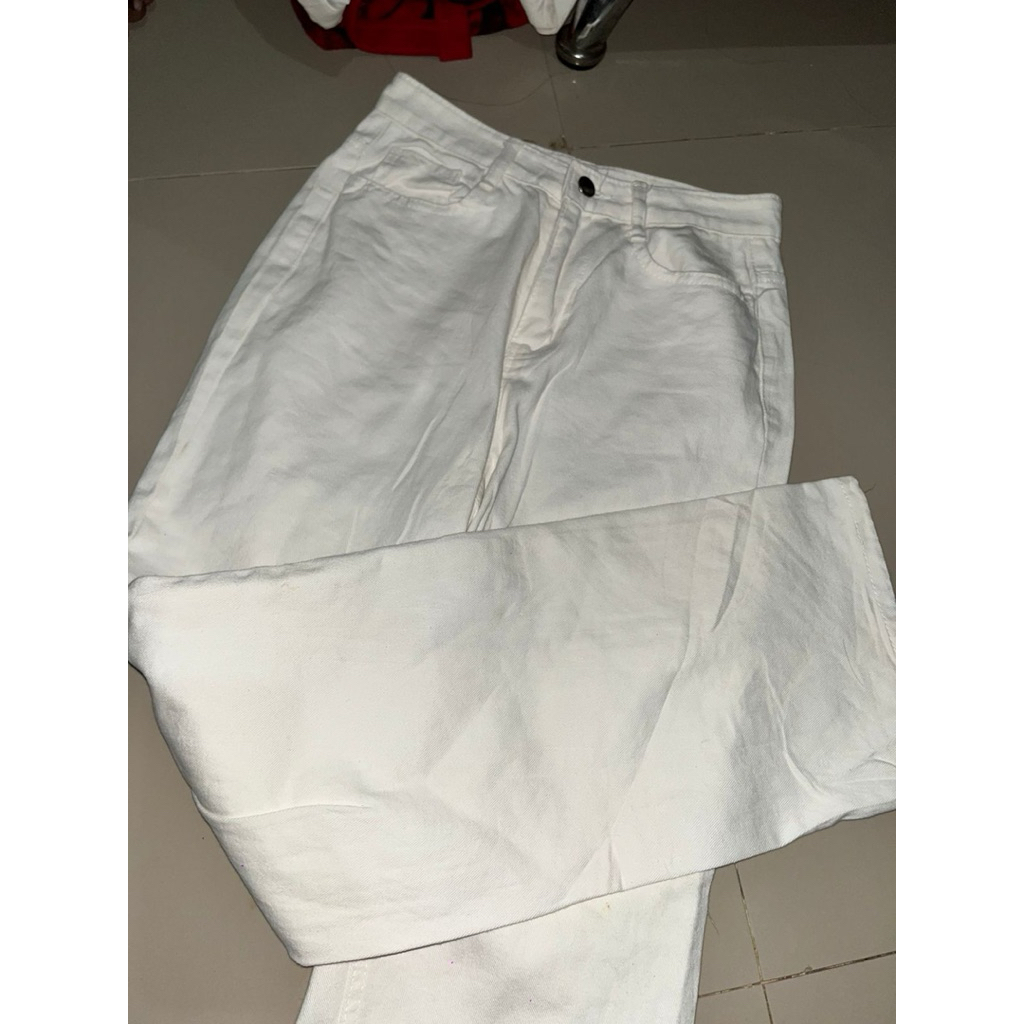 Jeans cutbray putih by @chamin.preloved__