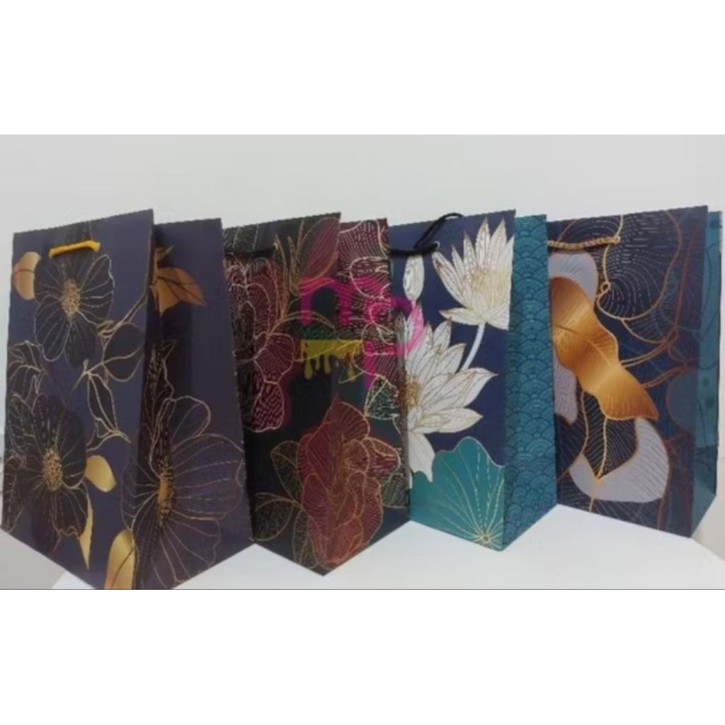 

PAPER BAG, PAPER BAG BATIK, PAPER BAG UKURAN 35×27, PAPER BAG SEDANG, PAPER BAG CANTIK, PAPER BAG KADO, TAS KADO, PAPER BAG LUCU, TAS ULTAH, PAPER BAG ULANG TAHUN, PAPER BAG CANTIK, PAPER BAG TEBAL, TAS KADO.