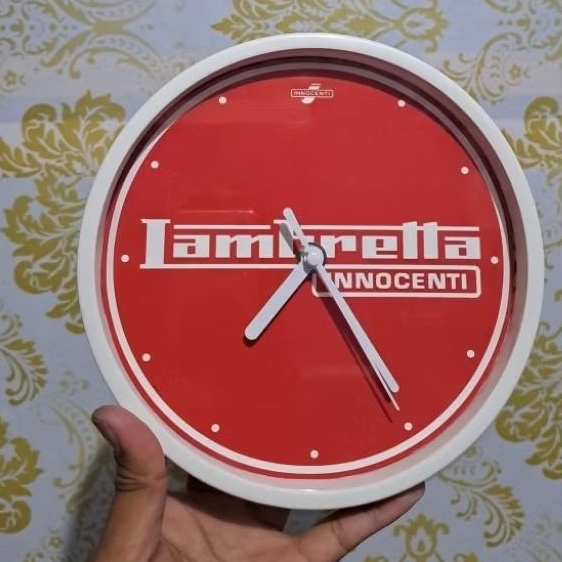jam dinding vespa
