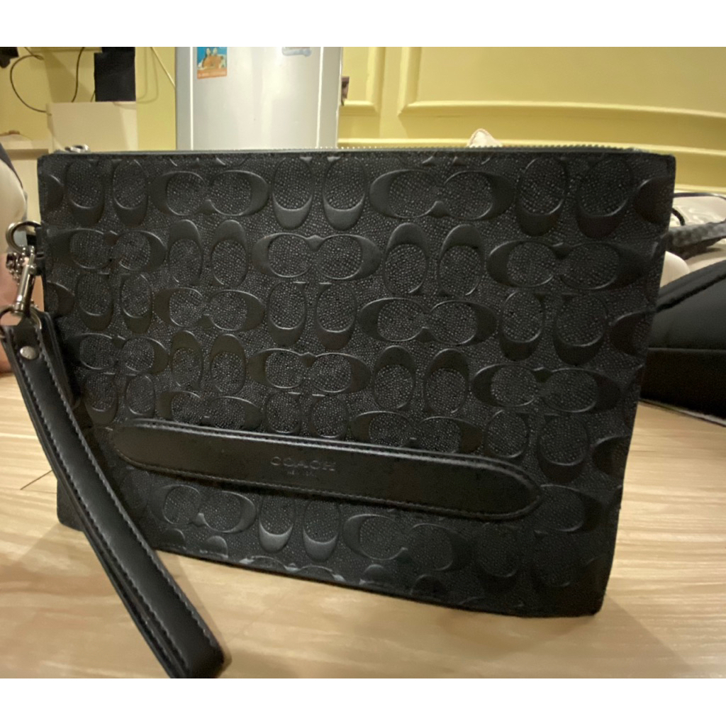 COACH MEN POUCH PRELOVED