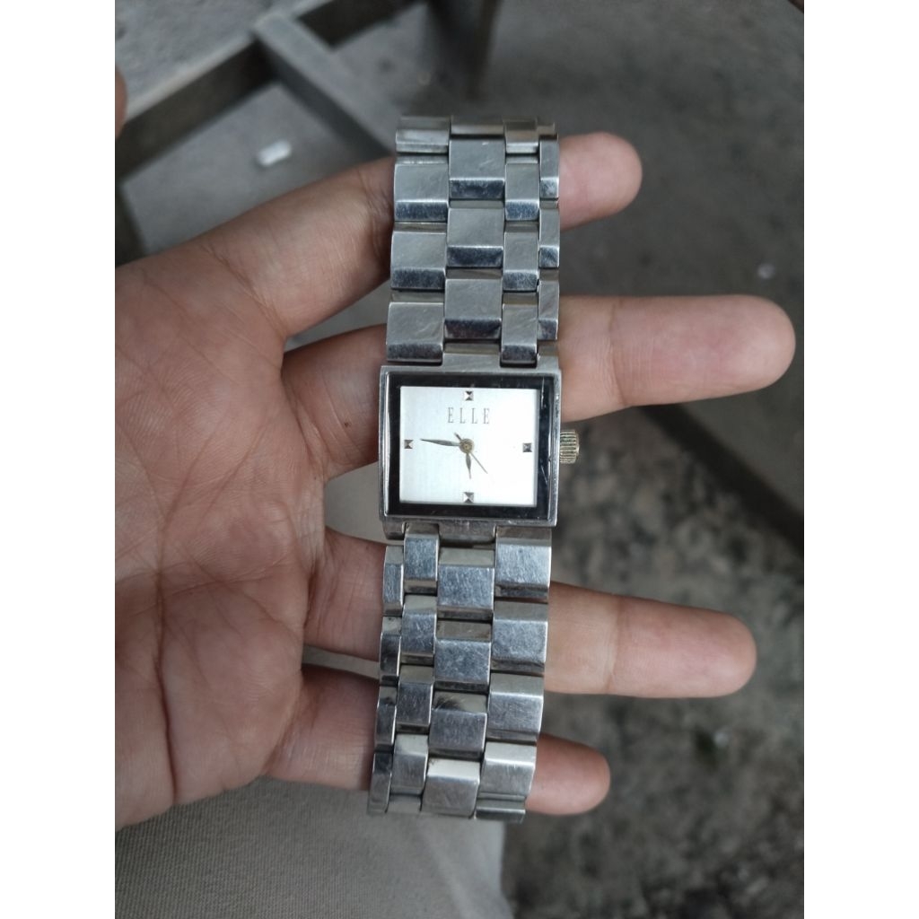 Jam tangan preloved vintage  Elle thank atau kotak el356