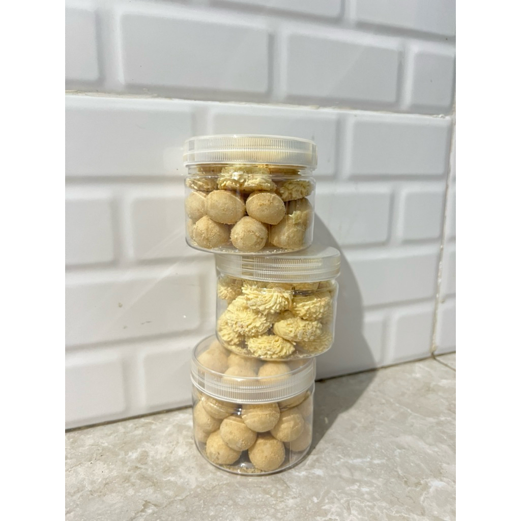 

BELI 3 kue sagu keju dan bimoli premium 400ml | kemasan toples pet jar tabung | kue kering | kue lebaran | hampers