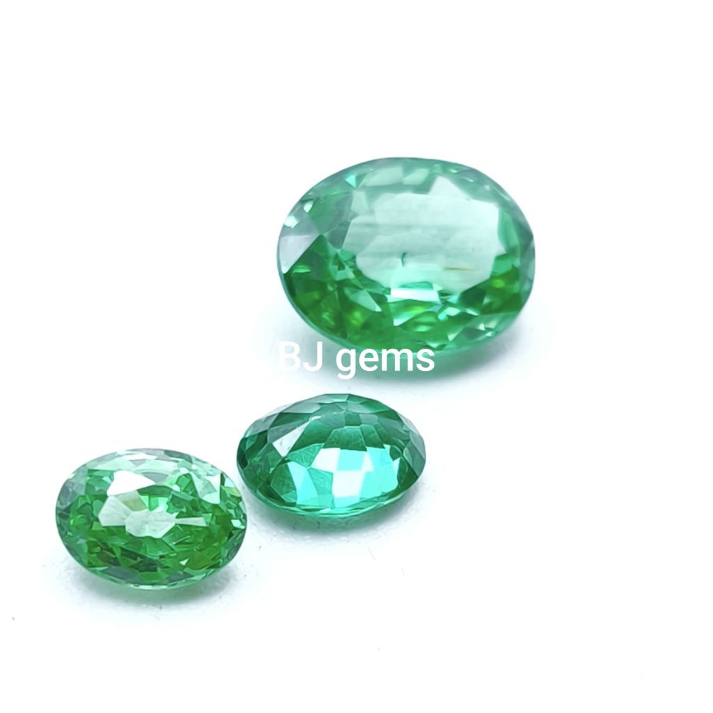 Permata warna Zamrud Lab Colombia Color Oval Thailand Cutting