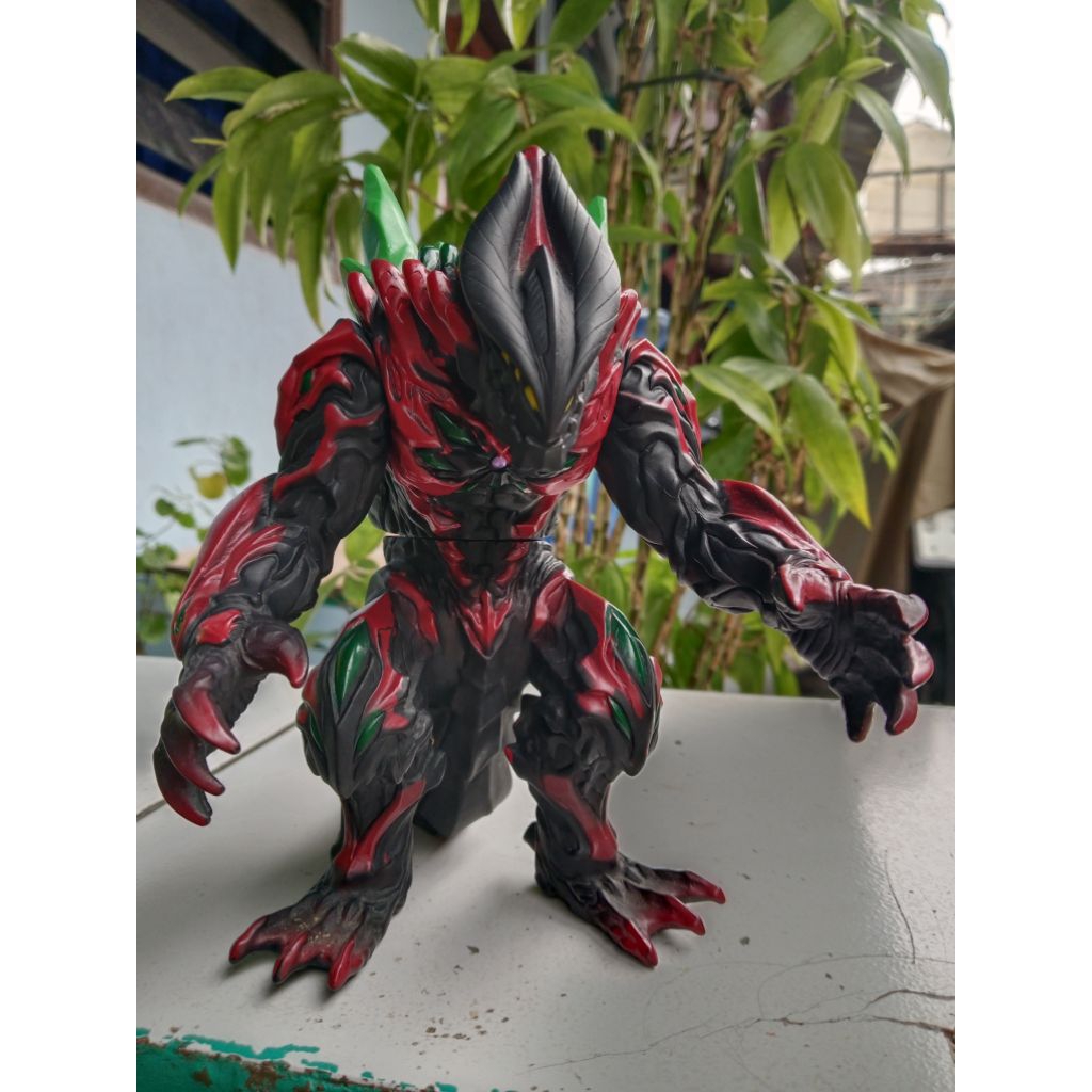 monster kaiju belial / musuh ultraman ori bandai