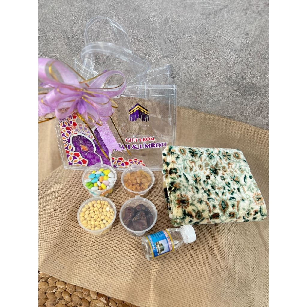 

Paket Hampers totbage transaparan Oleh Oleh Haji Umrah Premium