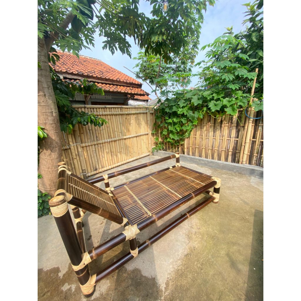 Kursi santai bambu hitam ikat rotan