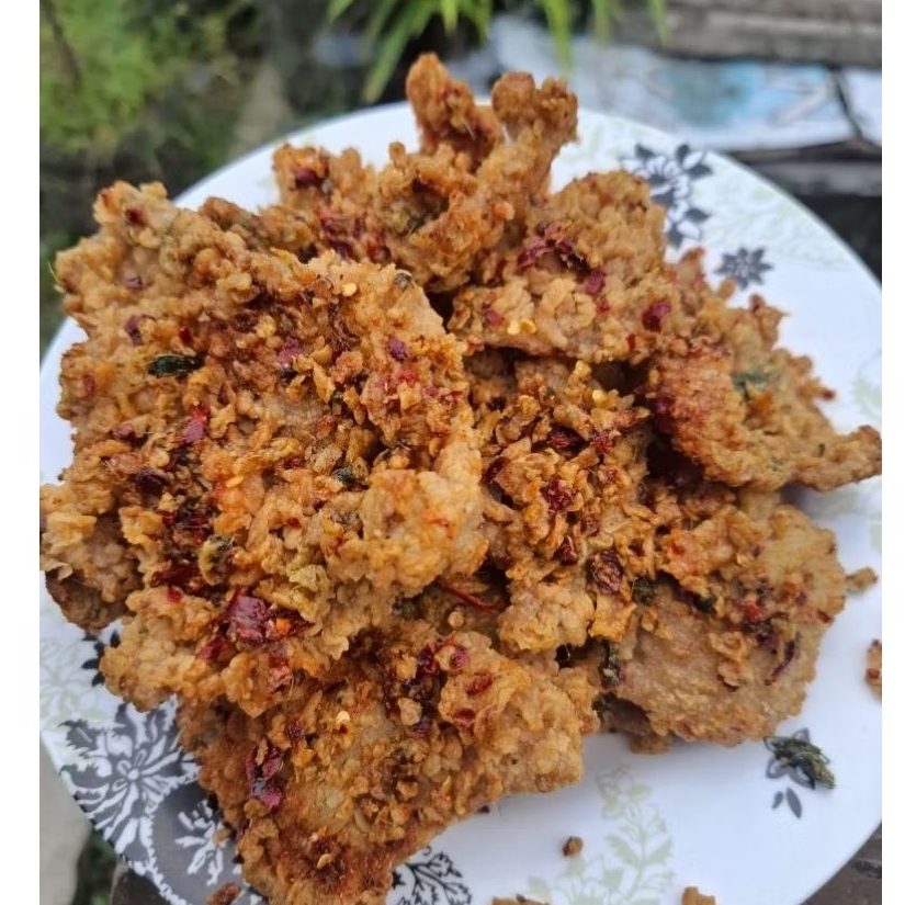 

Kripik kulit ayam crispy 250 Gram/ Crispy Kulit ayam Pedas daun jeruk SS snack / Cemilan / Makanan