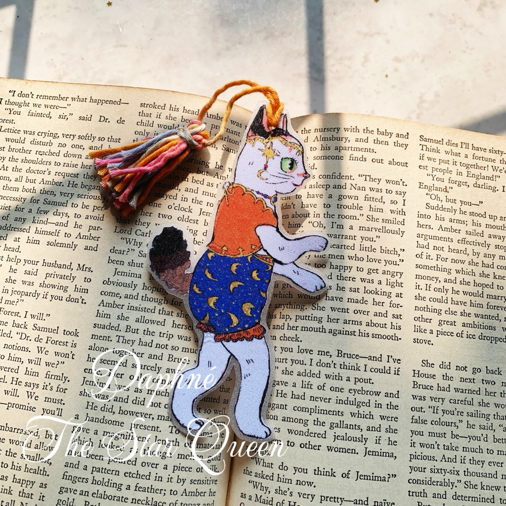 

Bookmark | Pembatas Buku kucing Daphne The Star Queen with tassel
