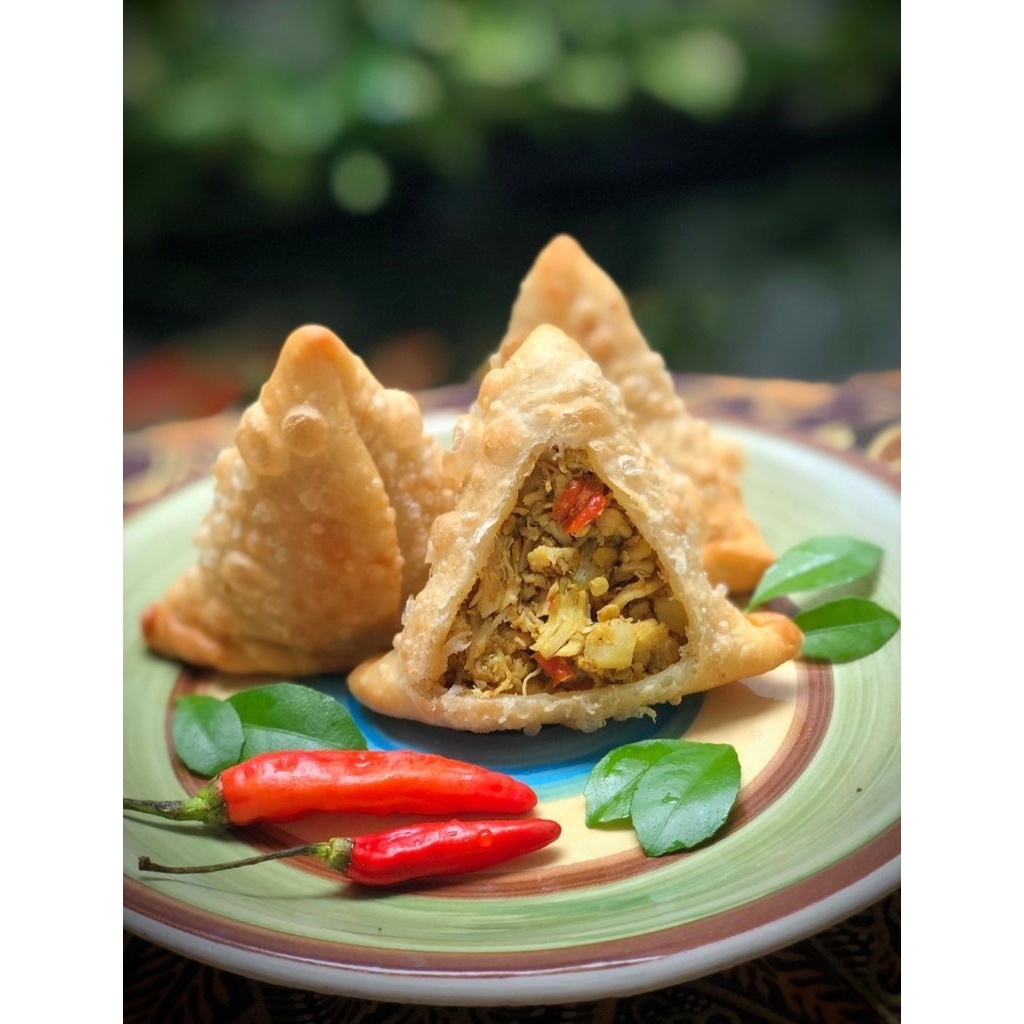 

Spicy Indian Sambosa – Sambosa Ayam Suwir Pedas Rempah Khas India