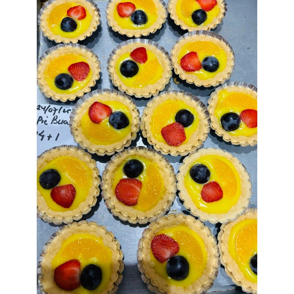 

Pie buah kecil dan besar