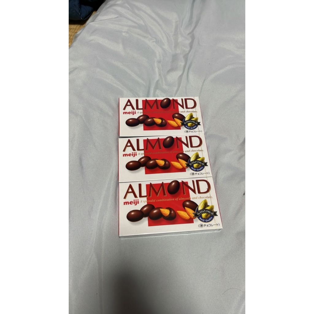 

Meiji coklat Almond