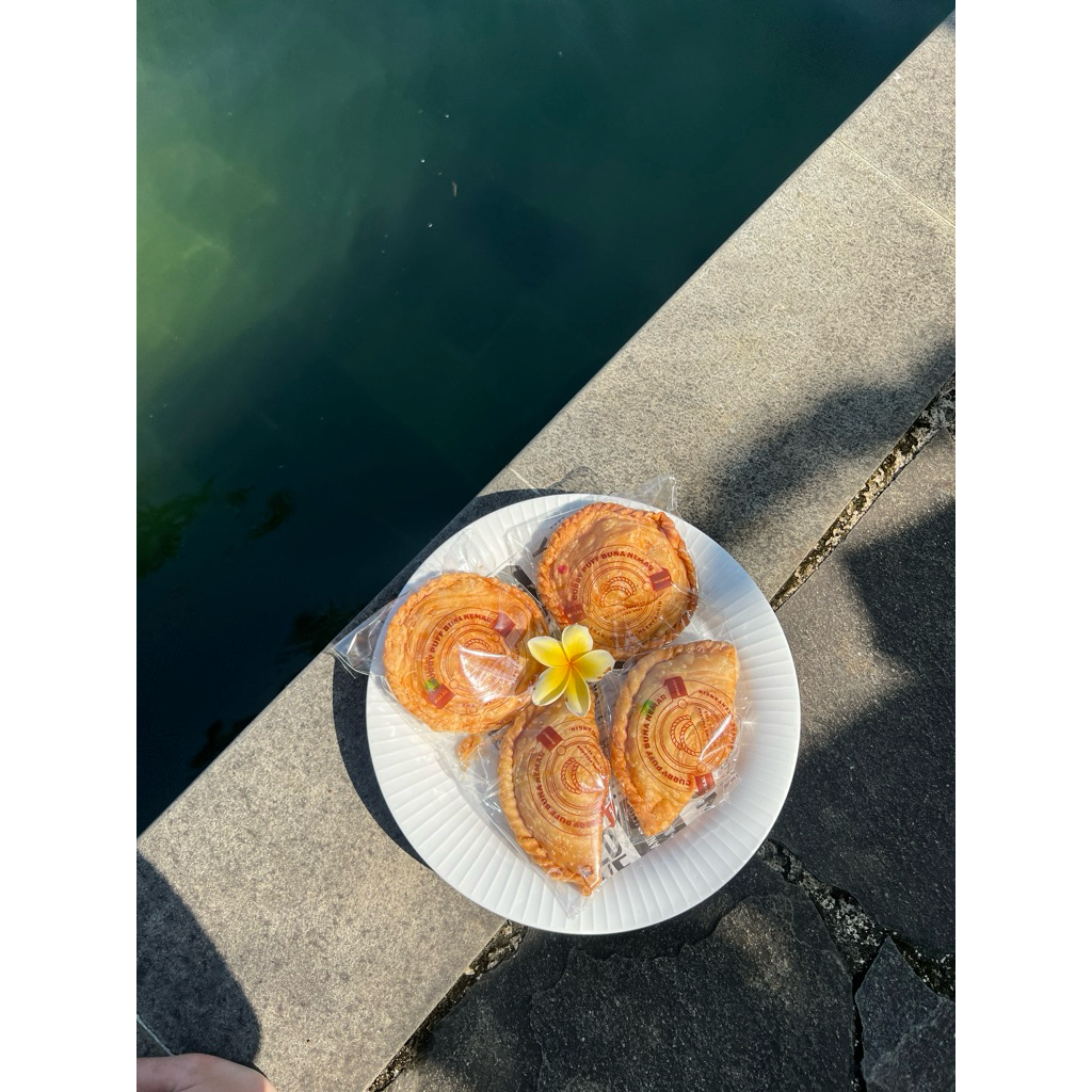 Frozen food curry puff (MATENG) kari pap
