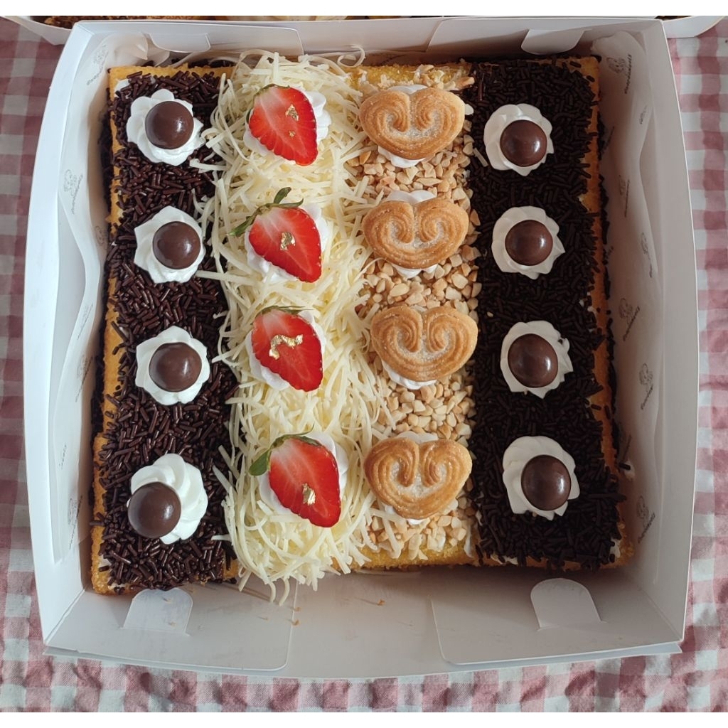 

CAKE POTONG JADUL SIZE 20CM 16 POTONG