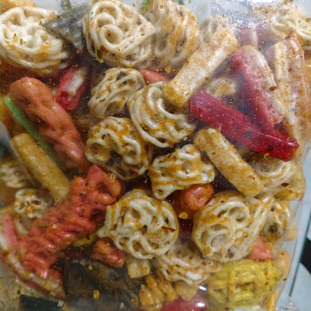 

KERUPUK SEBLAKK RAFAEL CAMPUR 200GRAM