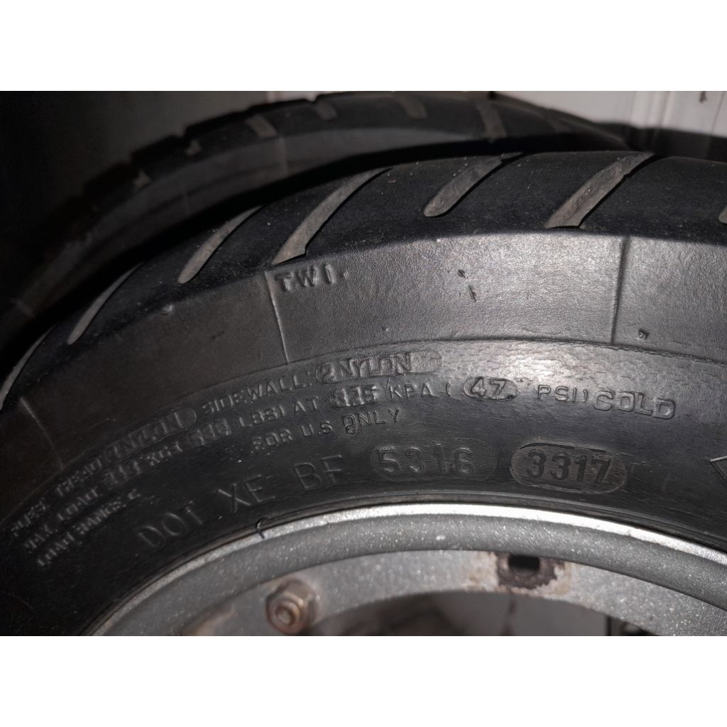 Ring 10 Vespa (Ban Pirelli SL26 ukuran 3.50-10 velg piaggio chung ori)