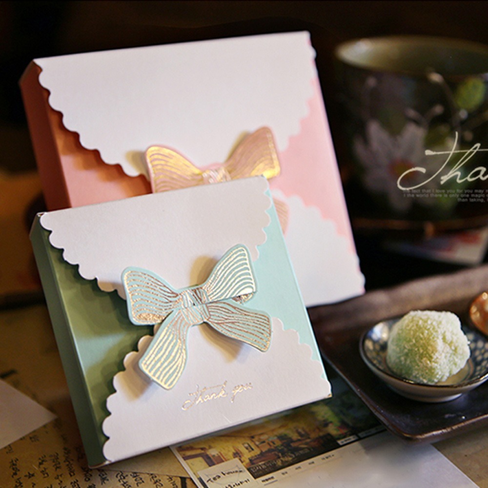 

Korean boutique cute gift candy folding wedding box / souvenir box / souvenir wedding 14x14x4 cm