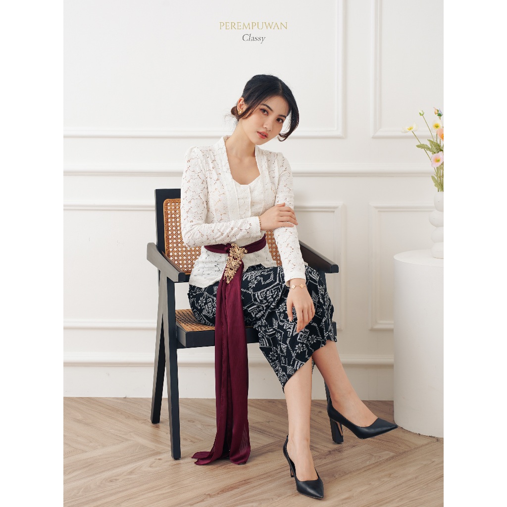 PEREMPUWAN | Atasan Kebaya Kutu Baru Wanita Bali Putih Hitam Wisuda Modern Elegant Premium Mewah
