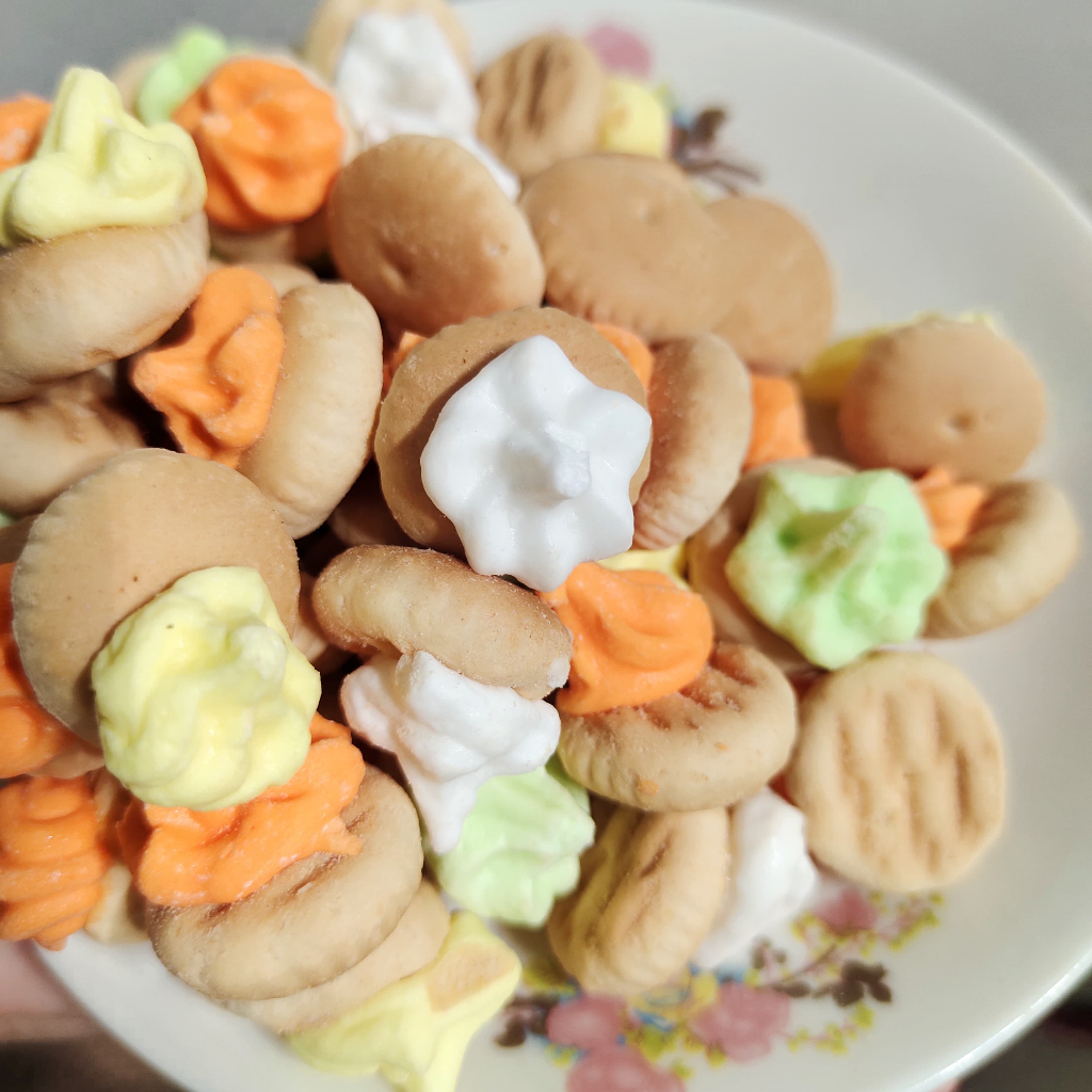 

CEMILAN BISKUIT JADUL GEM ROSE KEMBANG GULA WARNA WARNI