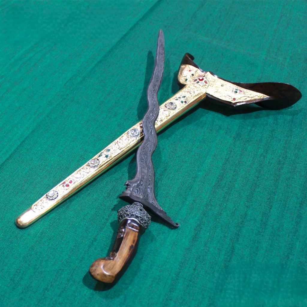 Keris Ladrang Yogya Timo Megantoro Selut Tempel Slorok Emas Batu KD1057