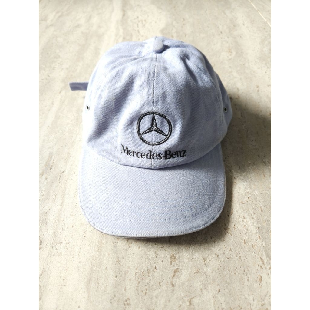 Topi Mercedes Benz