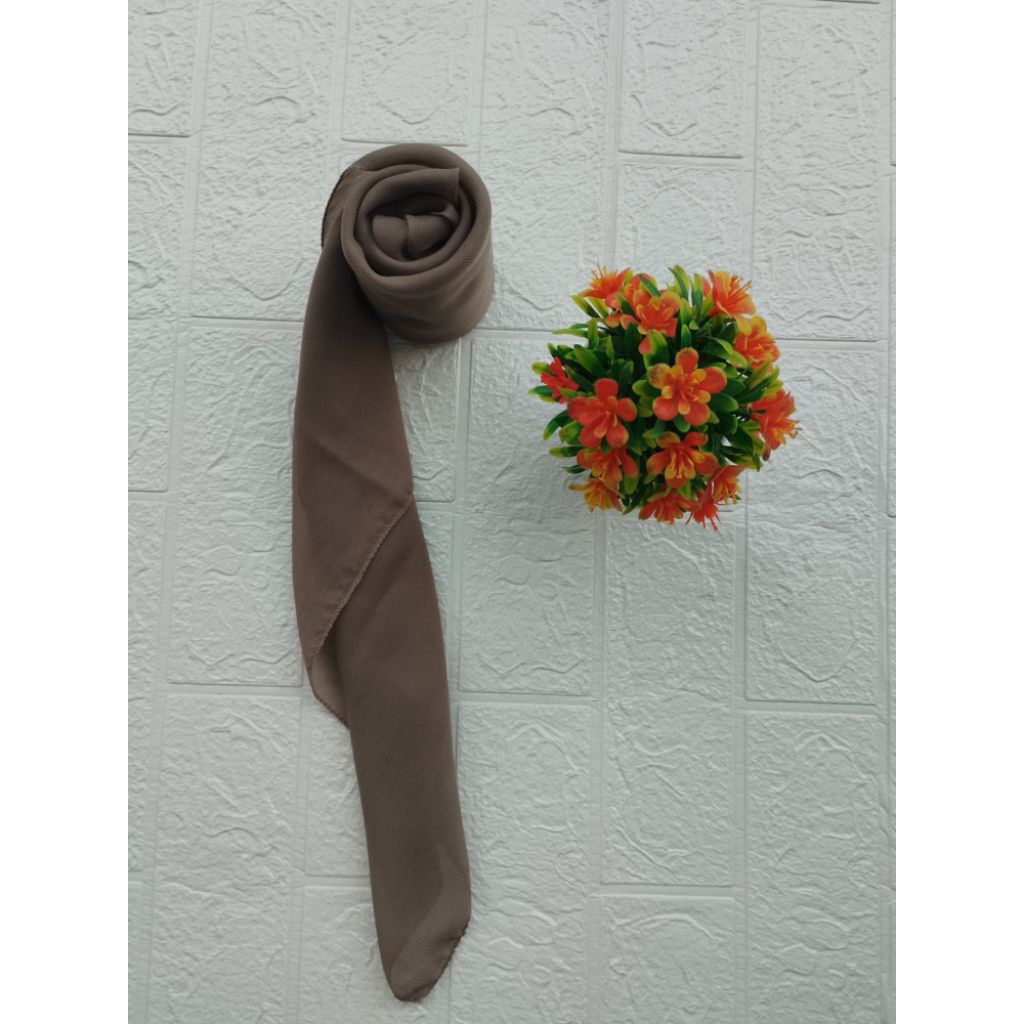 Hijab Bella Square warna Frappuccino bahan Polycotton Lembut dan Ringan