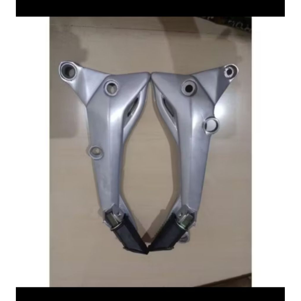 FOOTSTEP PIJAKAN KAKI BELAKANG MOTOR SUZUKI SMASHNEW