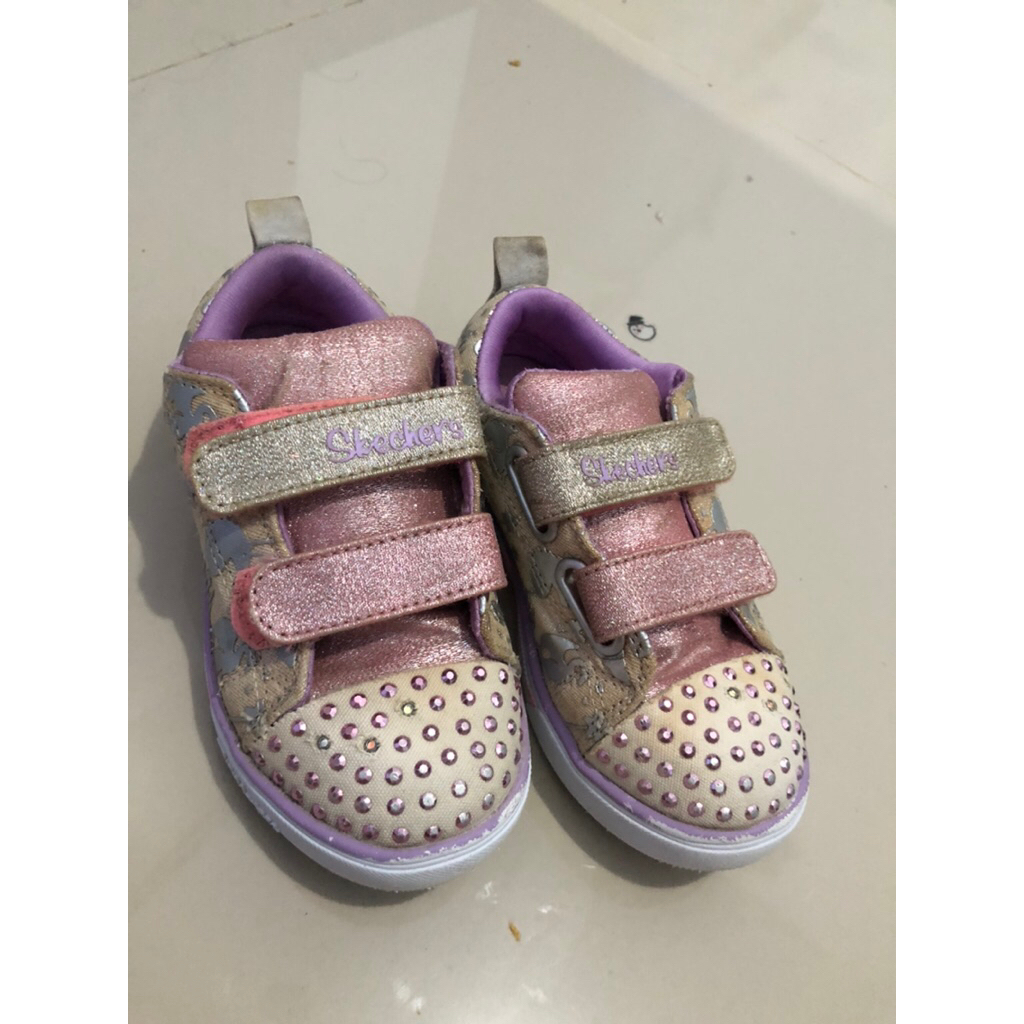 Skechers kids preloved/sepatu anak preloved/sepatu skechers anak/sneakers anak perempuan preloved
