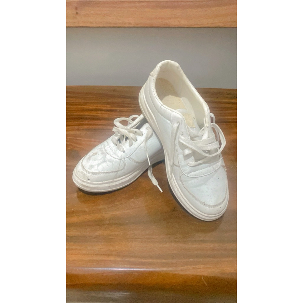 PRELOVED - sepatu putih wanita