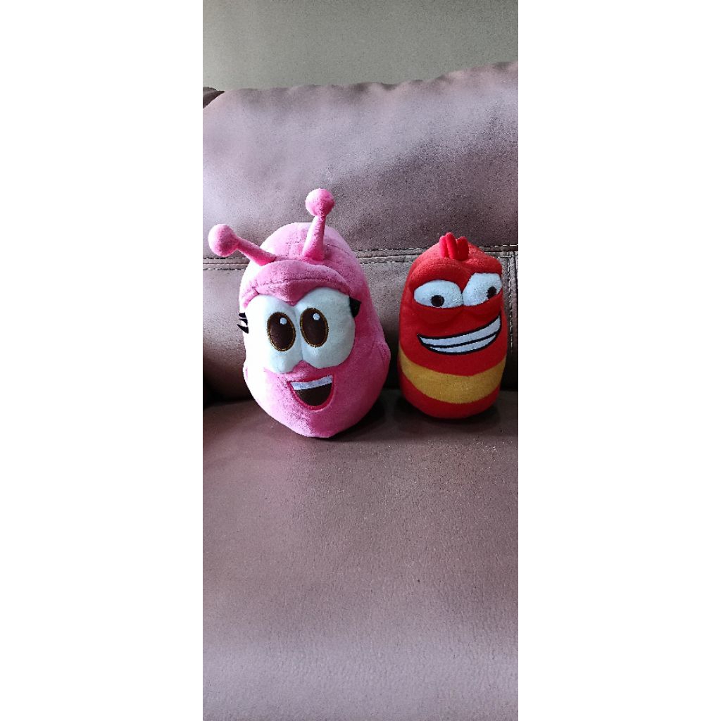 boneka larva pink dan merah