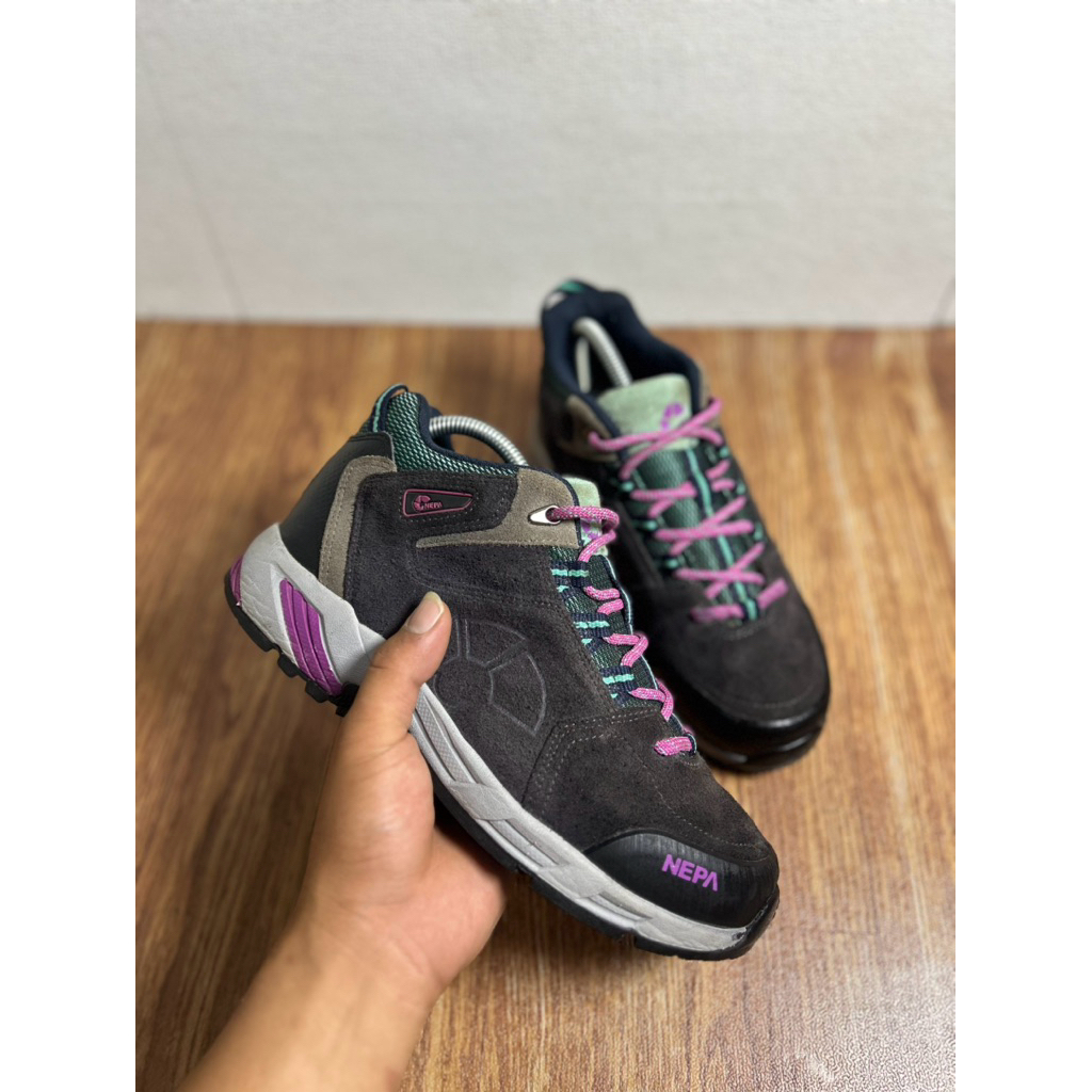 Sepatu gunung second nepa