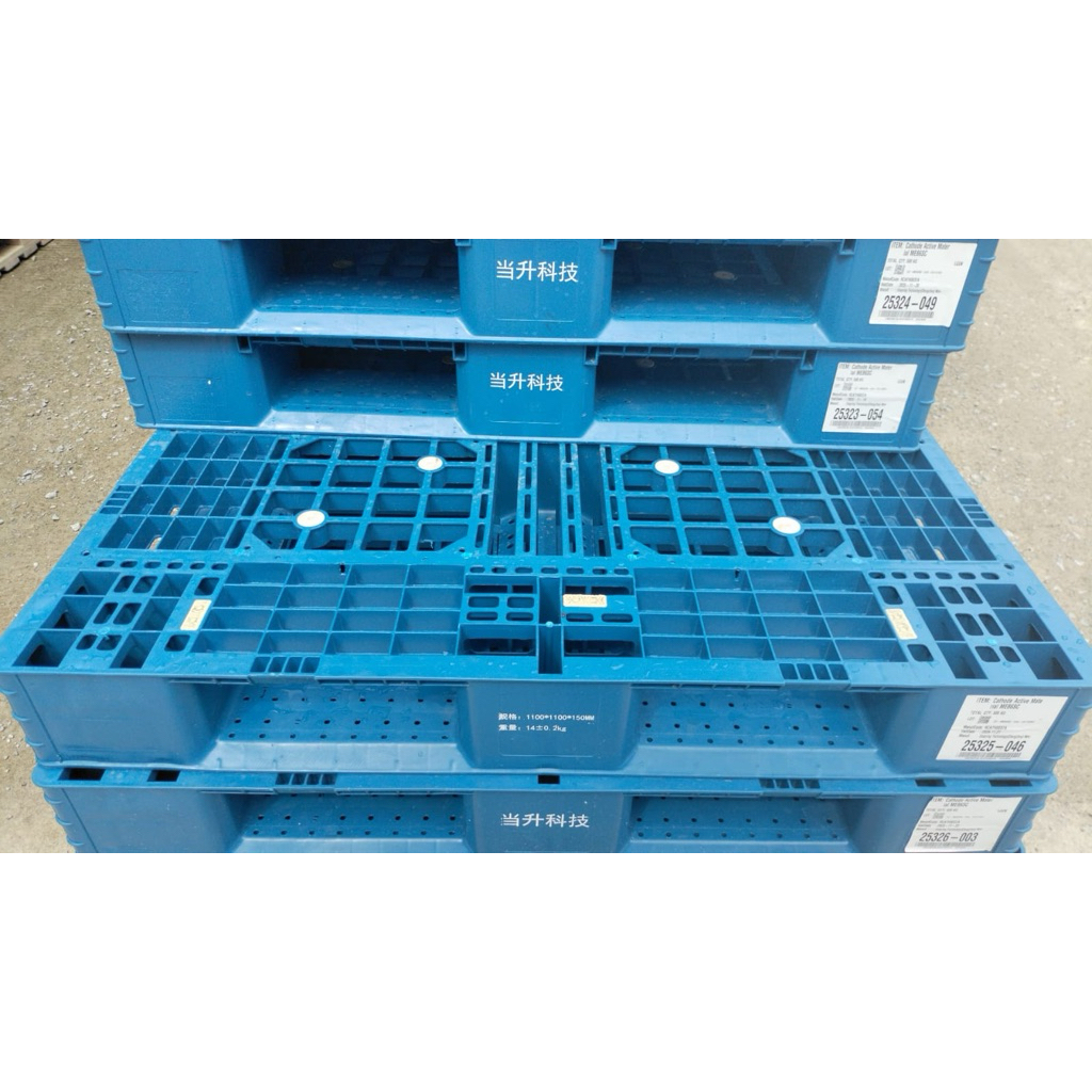 

pallet plastik biru