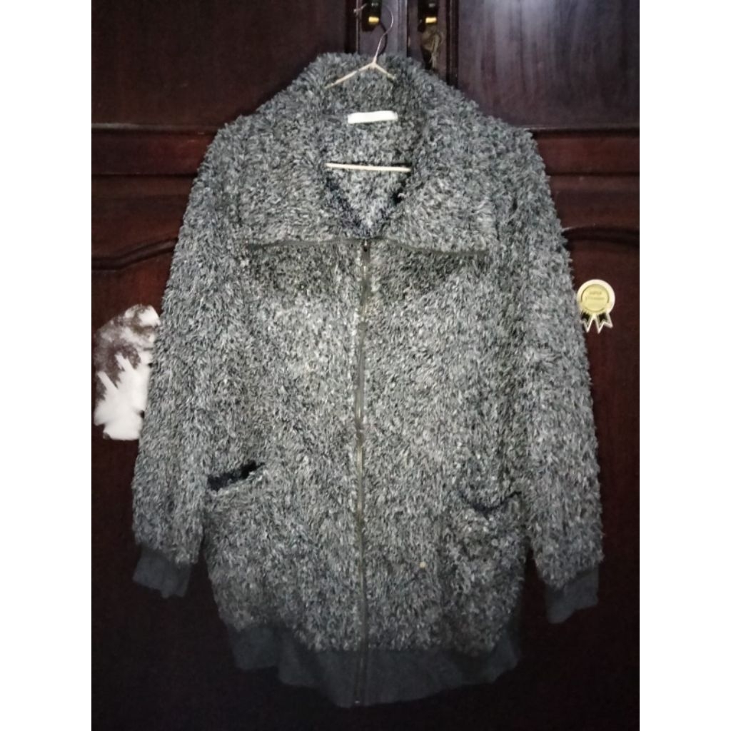 mantel wanita bulu beresleting