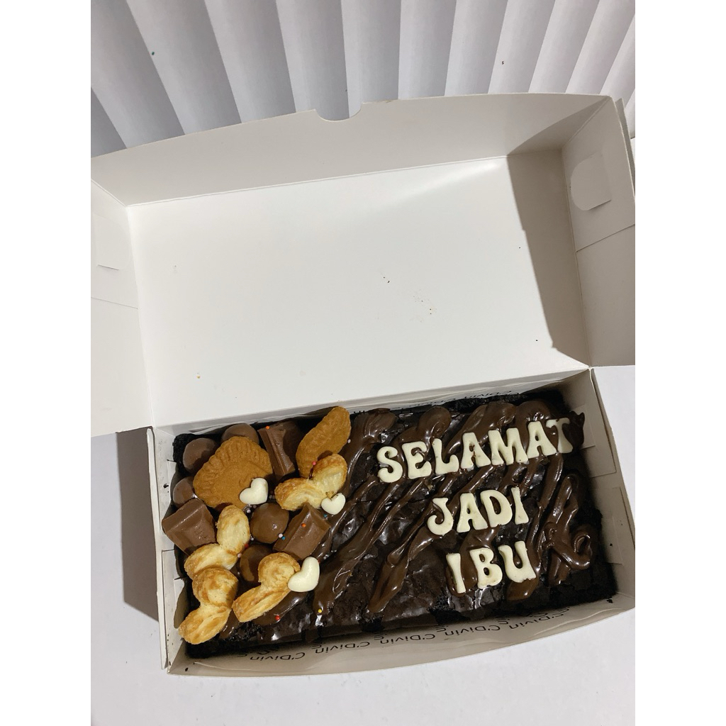 

FUDGY BROWNIS!!! bisa req tulisan