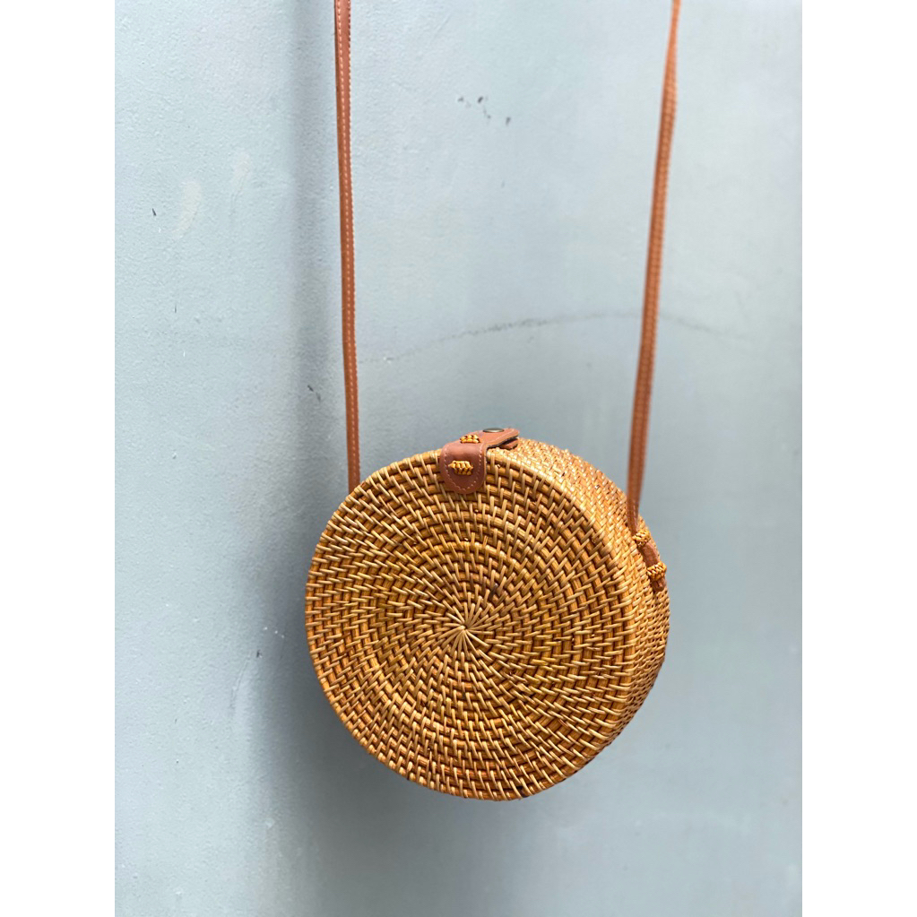 Sling bag / tas slempang rotan bali bulat