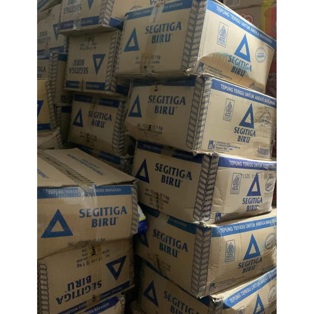 

TEPUNG TERIGU SEGITIGA BIRU 1 KILOAN ISI 12 PCS 1KARTON/DUS