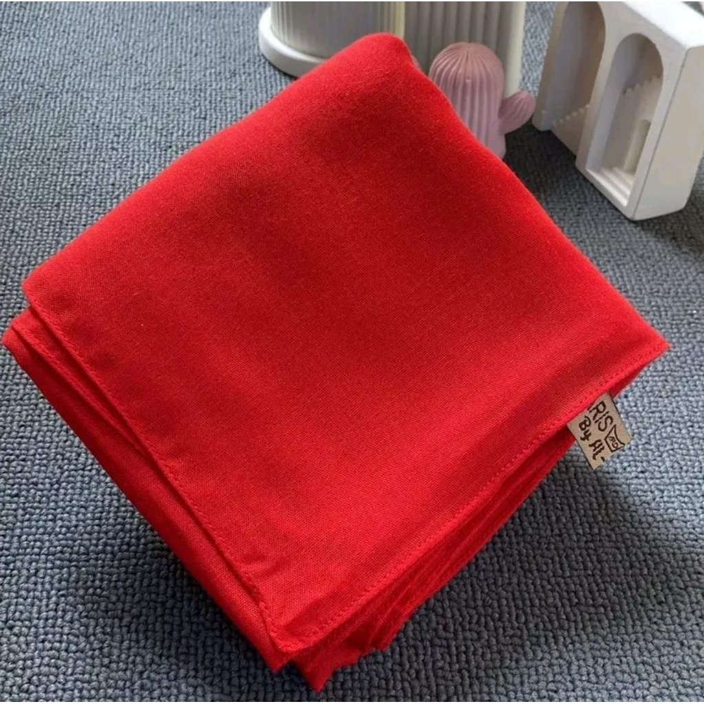 Hijab Segi Empat Paris Premium Merah Bendera/Merah Cabe Ukuran 110×110 Cm