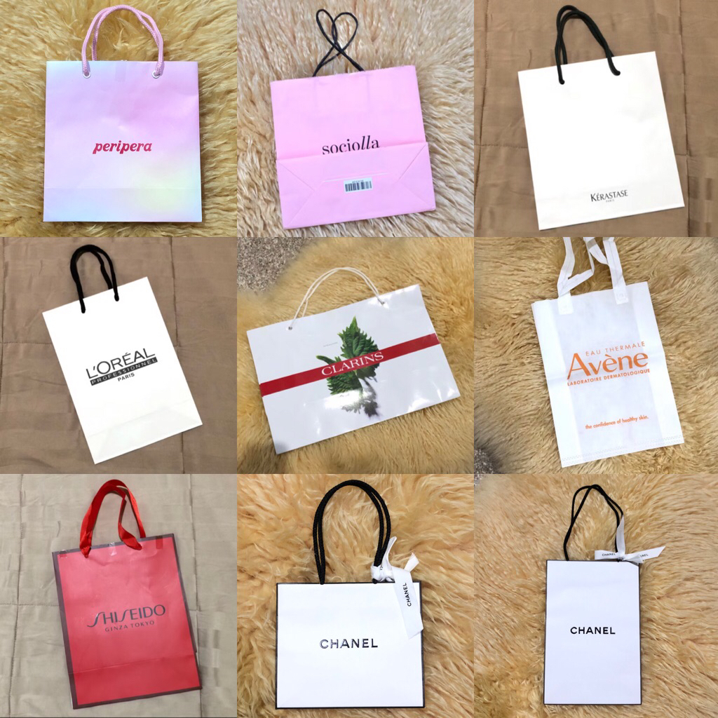

Paper Bag Branded Chanel, Dior, Peripera, Sociolla, Sisley, Shiseido, Clarins, Loreal, Kerastase, Avene Kotak Kado Gift Bag