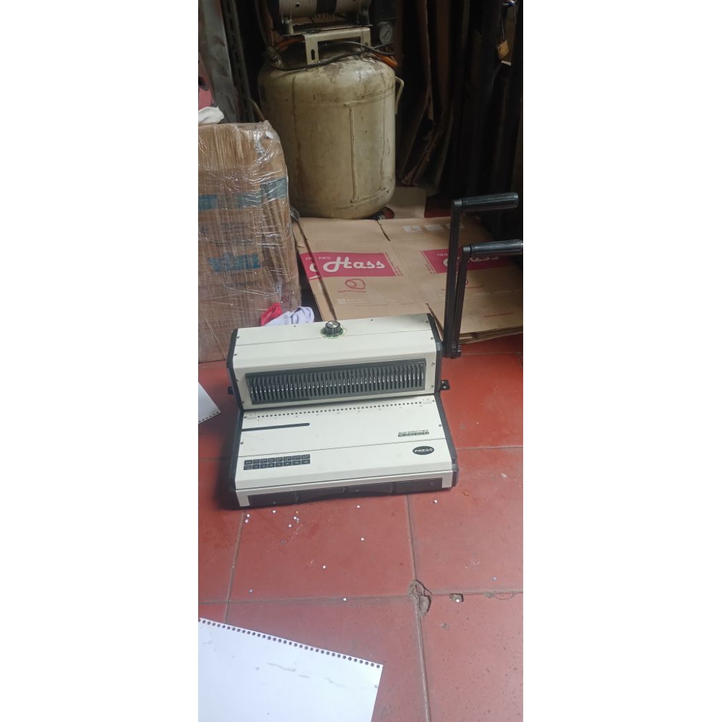 

MESIN JILID SPIRAL KAWAT LUBANG BULAT KECIL F4