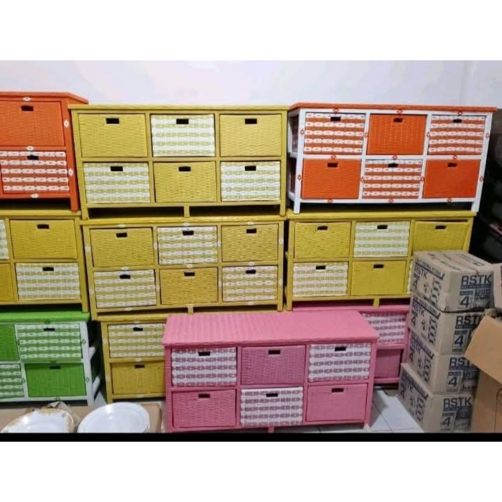 Lemari rotan sintetis