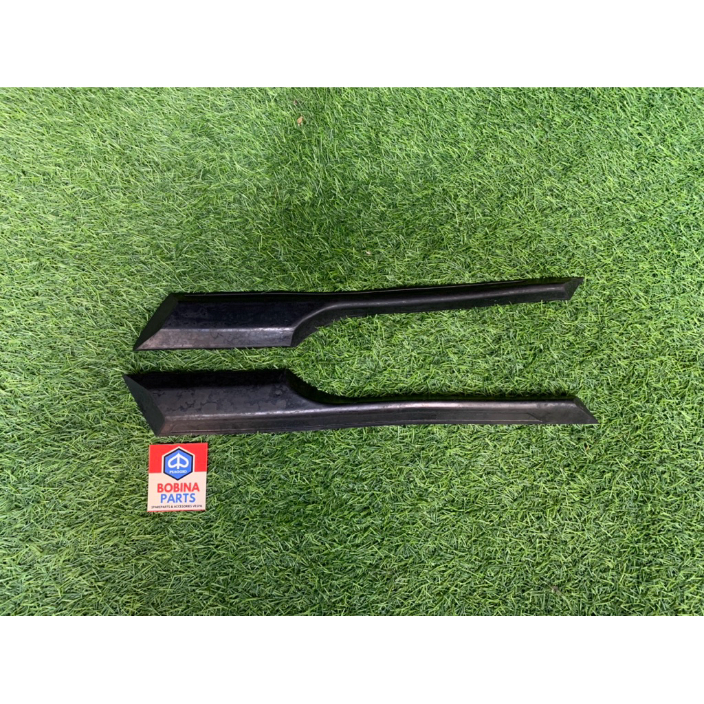 sepasang trim spakbor depan vespa spartan original new old stock