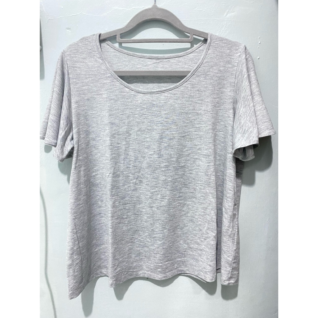 preloved | kaos AIRism Uniqlo