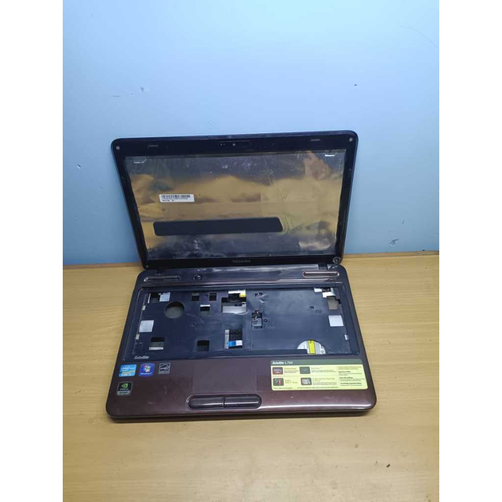 Kasing Casing Case Laptop Toshiba L745 L745D