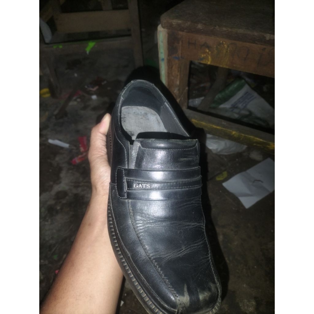 sepatu pantofel gats