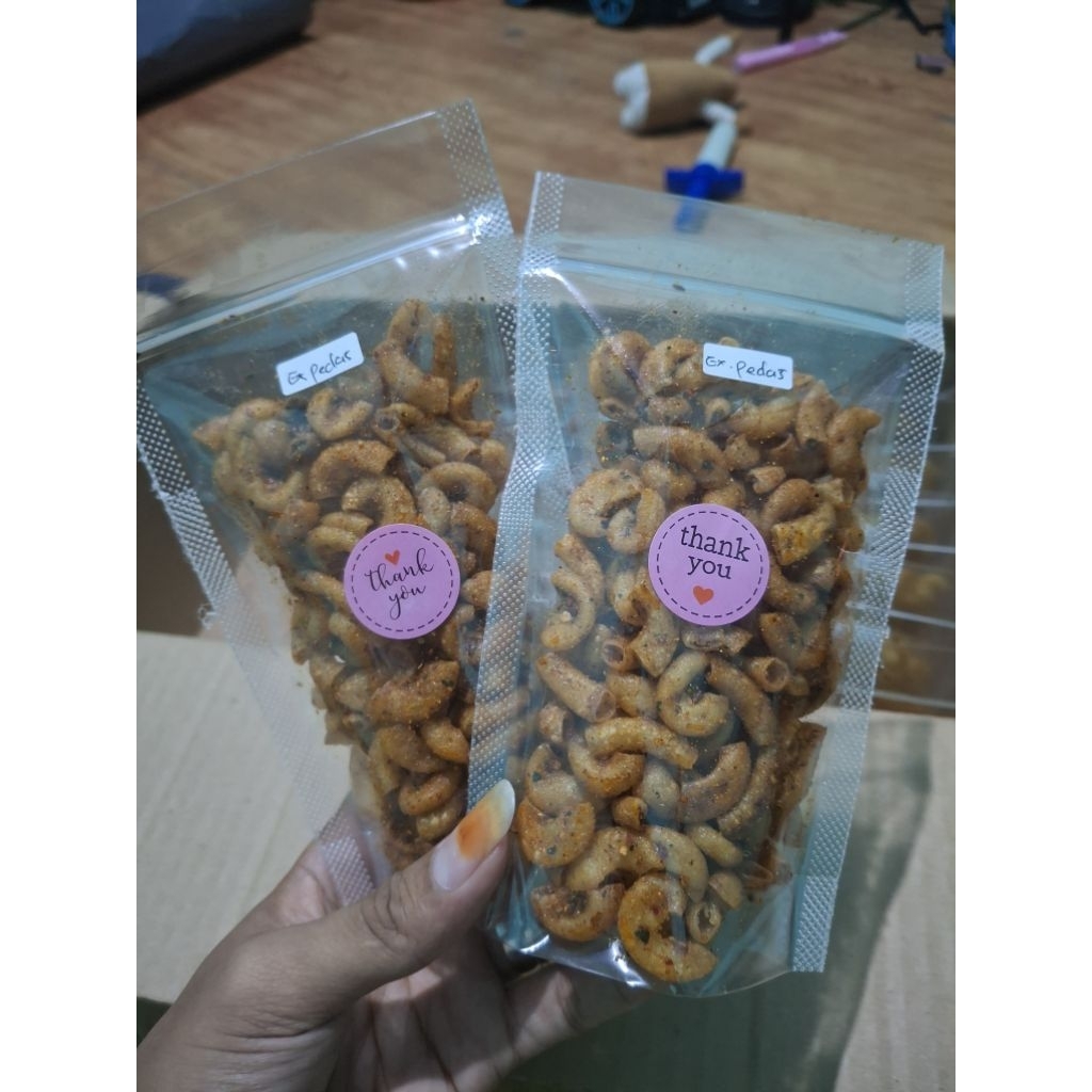 

Makaroni cikruh daun jeruk - Umam Snack